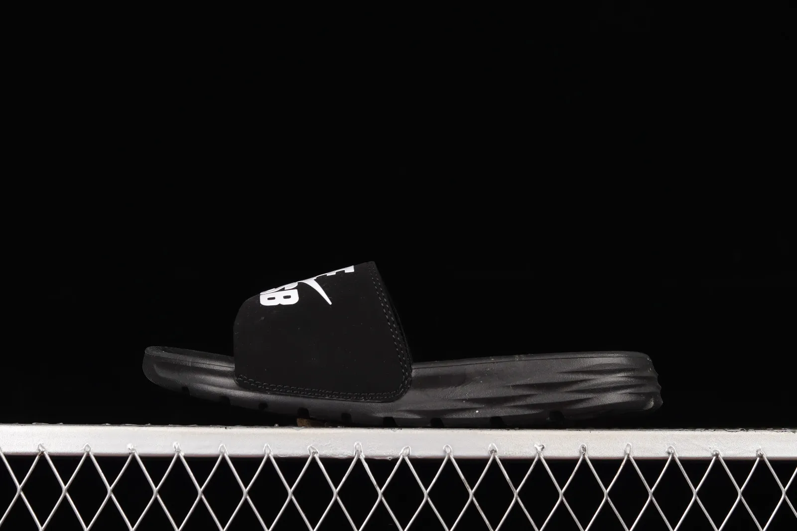 Nike SB Benassi Solarsoft Slides Black White 840067-001