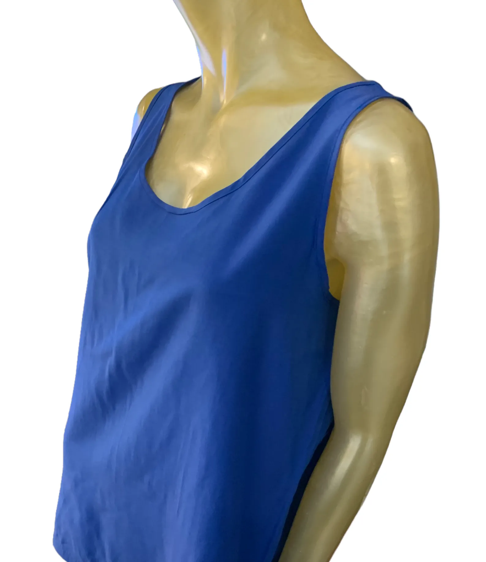 Sleeveless scoop neck top