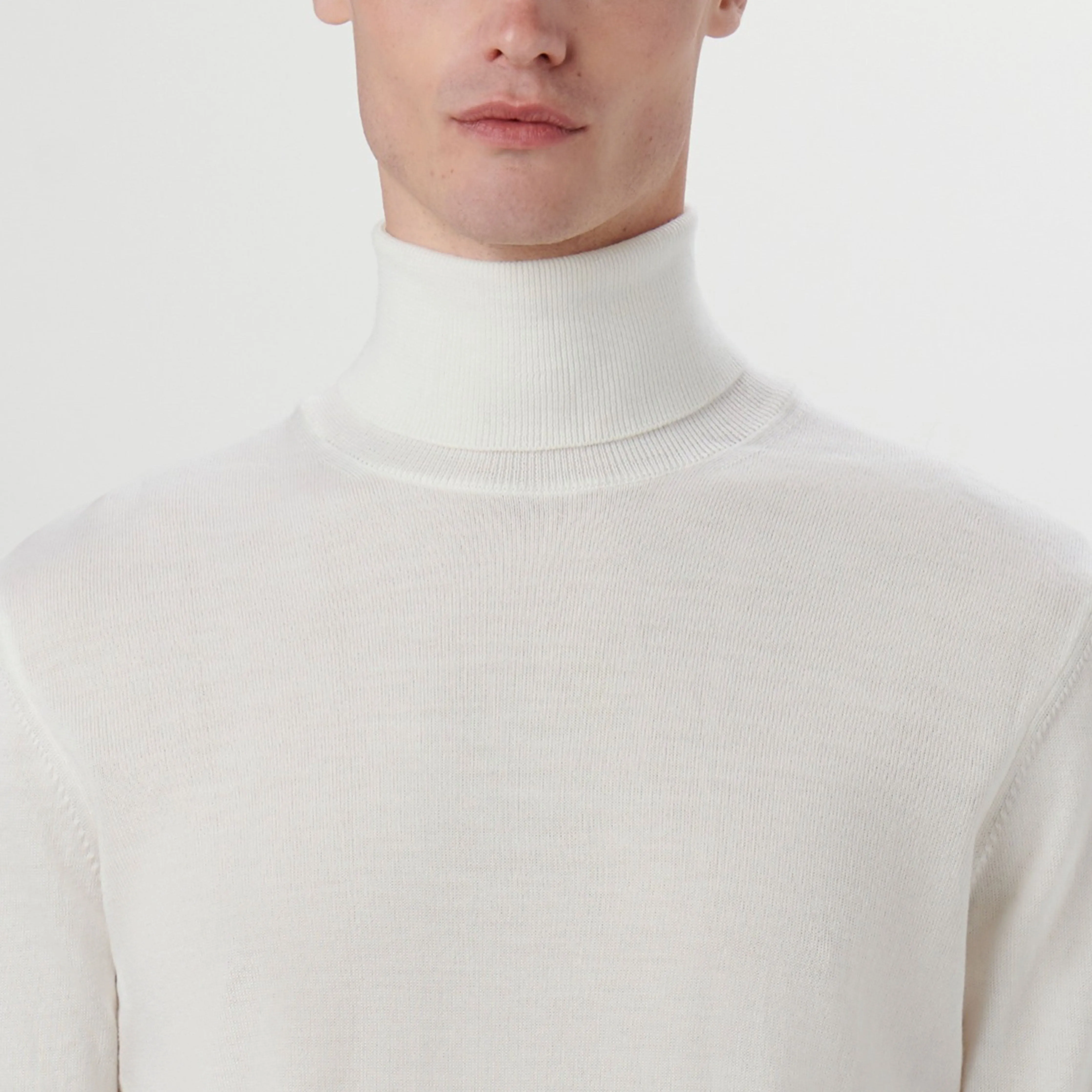 Super Merino Solid Turtleneck Sweater