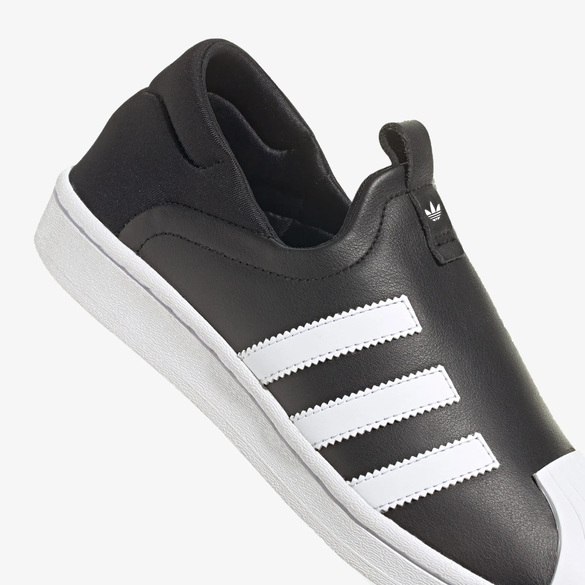 SUPERSTAR SLIP-ON 'CORE BLACK/CLOUD WHITE'