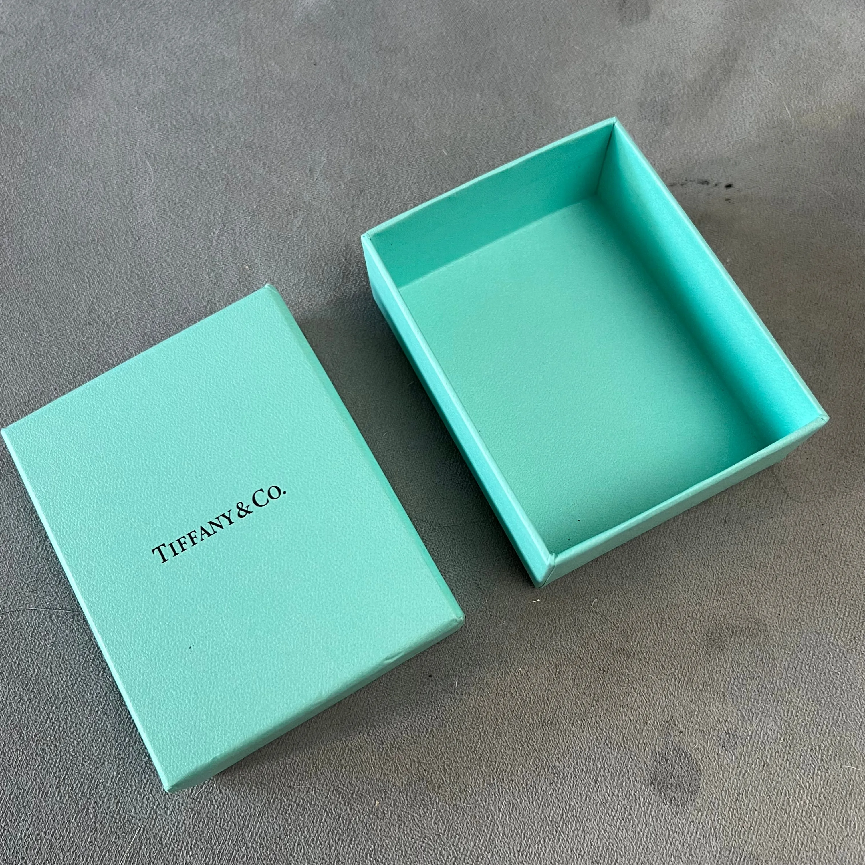 TIFFANY & CO Box 3.75x3x1.30 inches